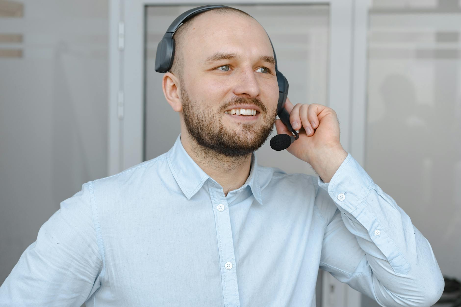 AI Agents em 2026: guia para TI dominar — Foto por Mikhail Nilov via Pexels