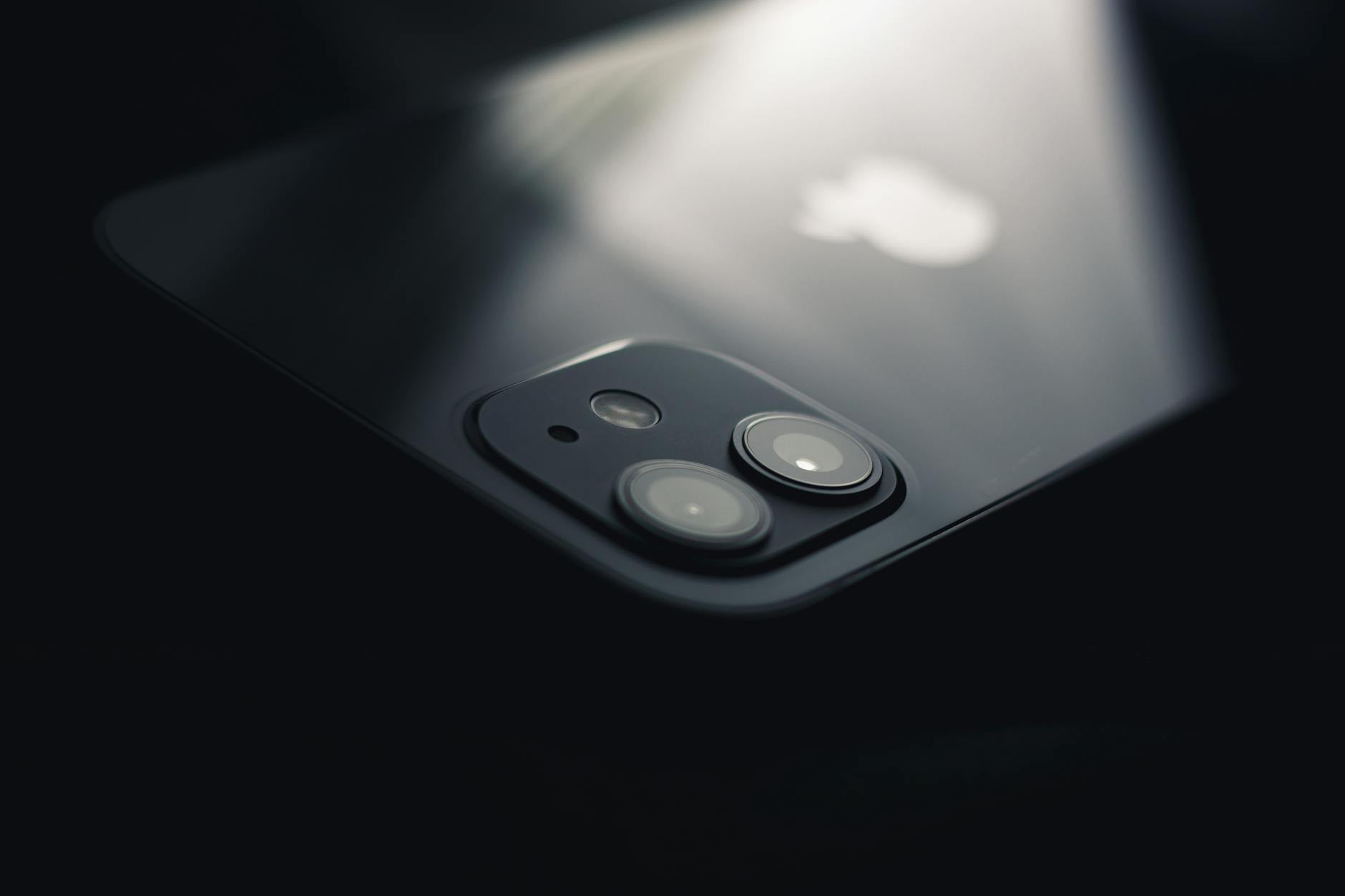 Apple Vision Pro 2 vs Android XR em 2026 — Foto por Calil Encarnación via Pexels