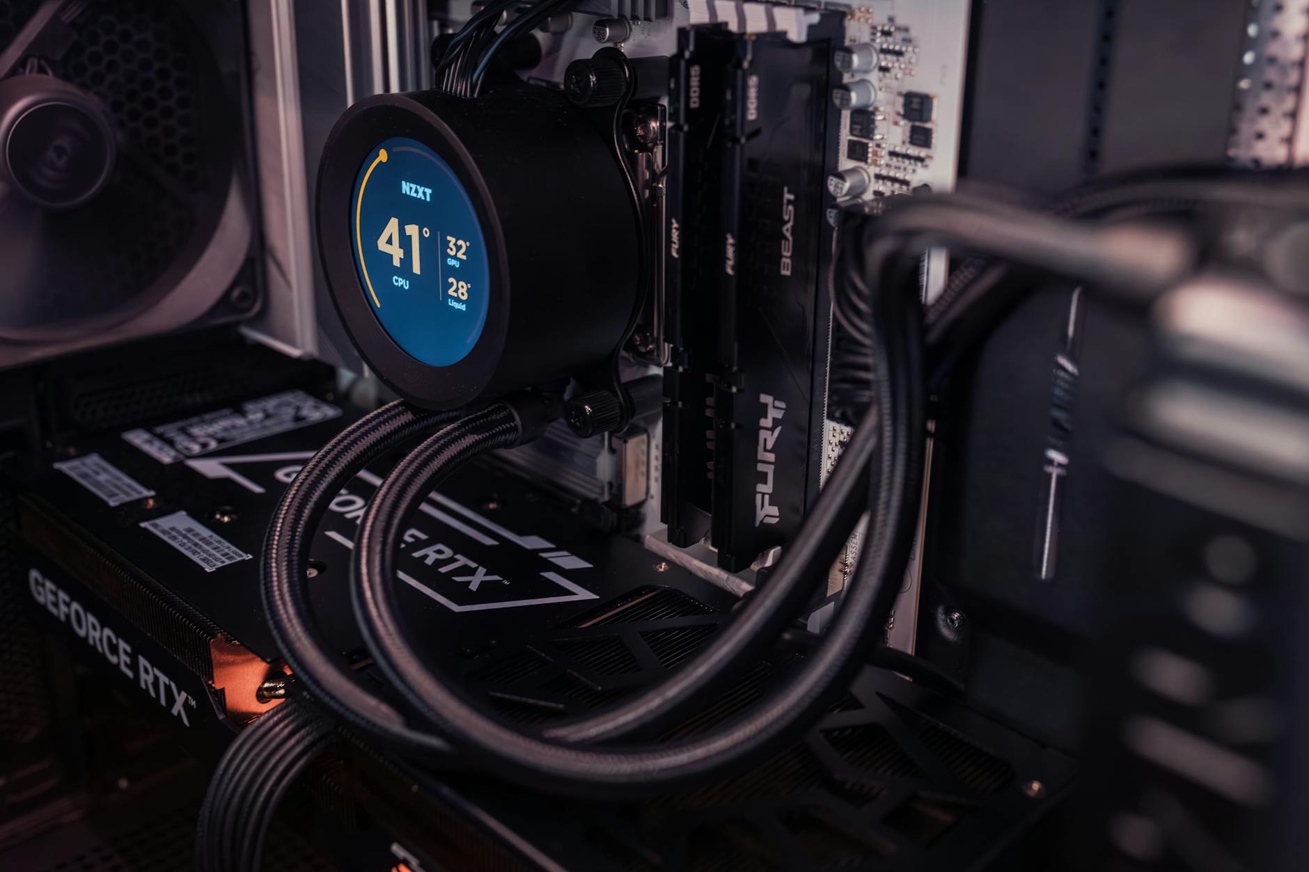 CPUs e GPUs com NPU em 2026 no data center e edge — Foto por Matheus Bertelli via Pexels