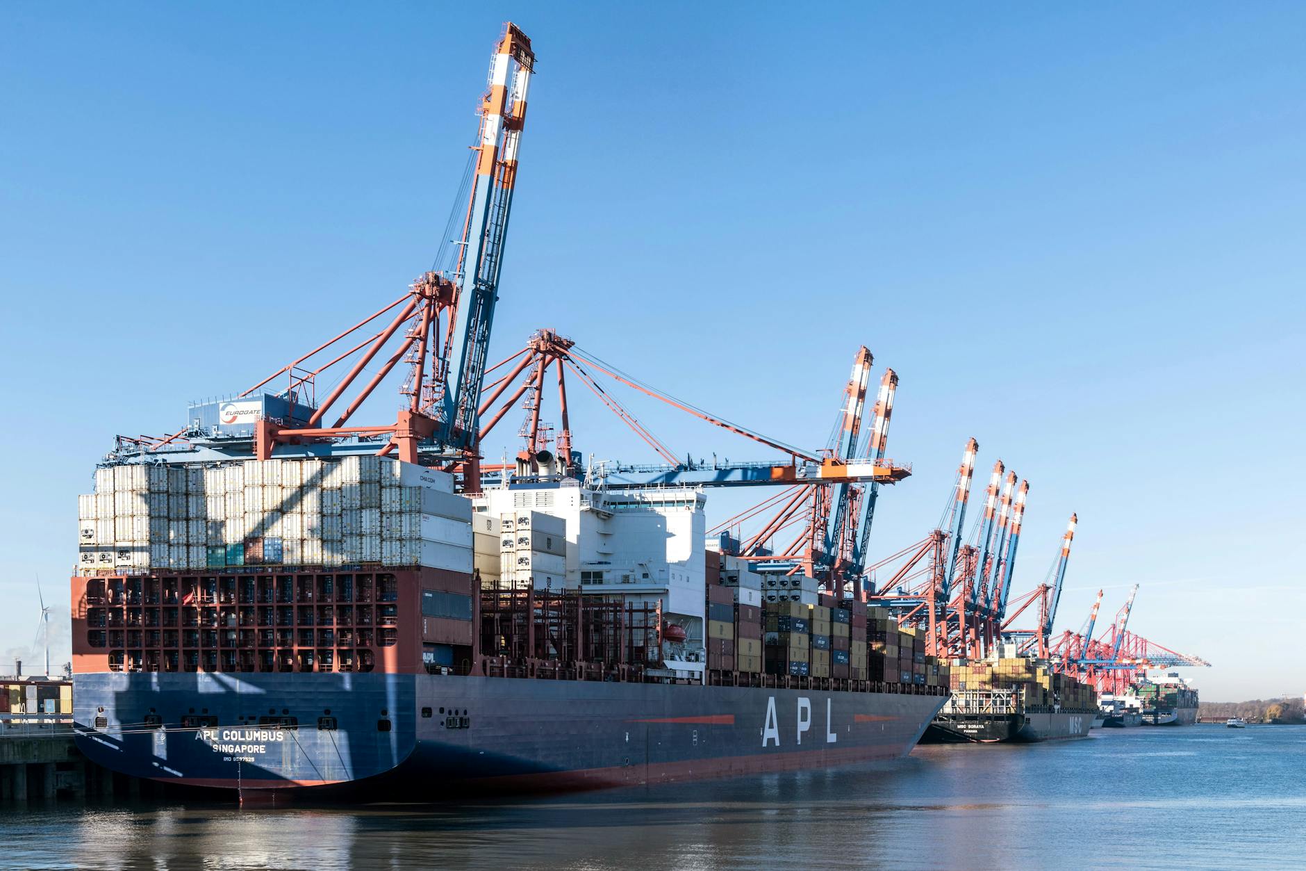 Dev Containers: padrão 2026 com Docker 27 — Foto por Wolfgang Weiser via Pexels