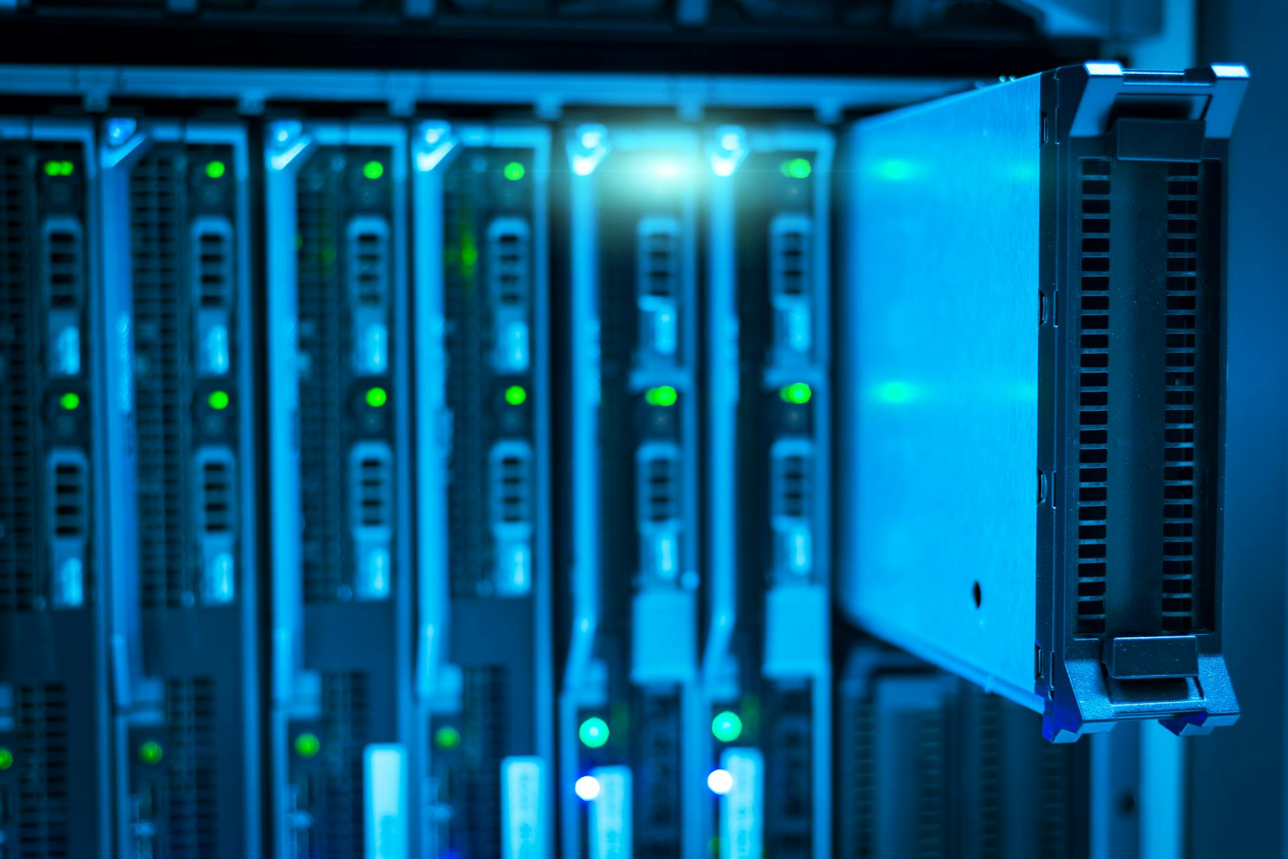 DevOps em 2026: Pipeline GitOps Seguro — Foto por panumas nikhomkhai via Pexels