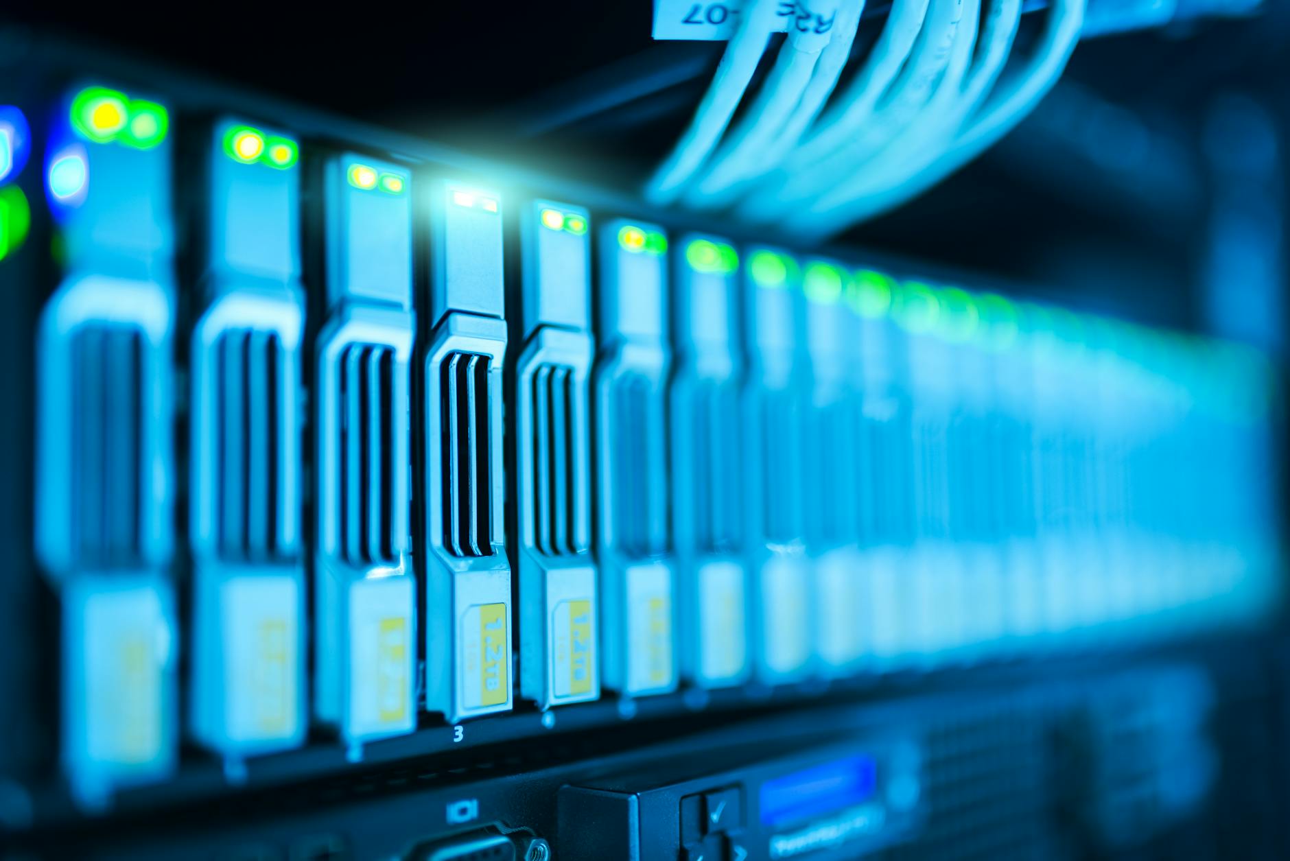 DevOps em 2026: Pipeline Seguro e GitOps — Foto por panumas nikhomkhai via Pexels