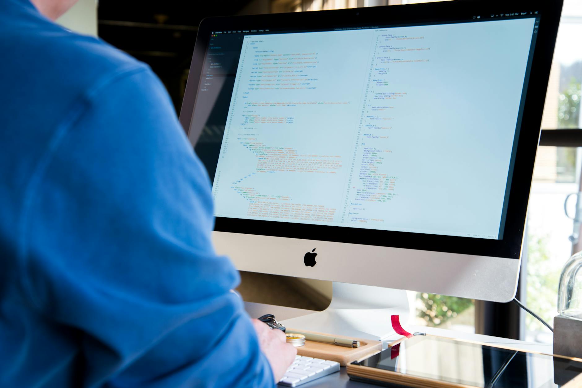 Docker Desktop 4.30 vs Podman 5 em 2026 — Foto por Lee Campbell via Pexels