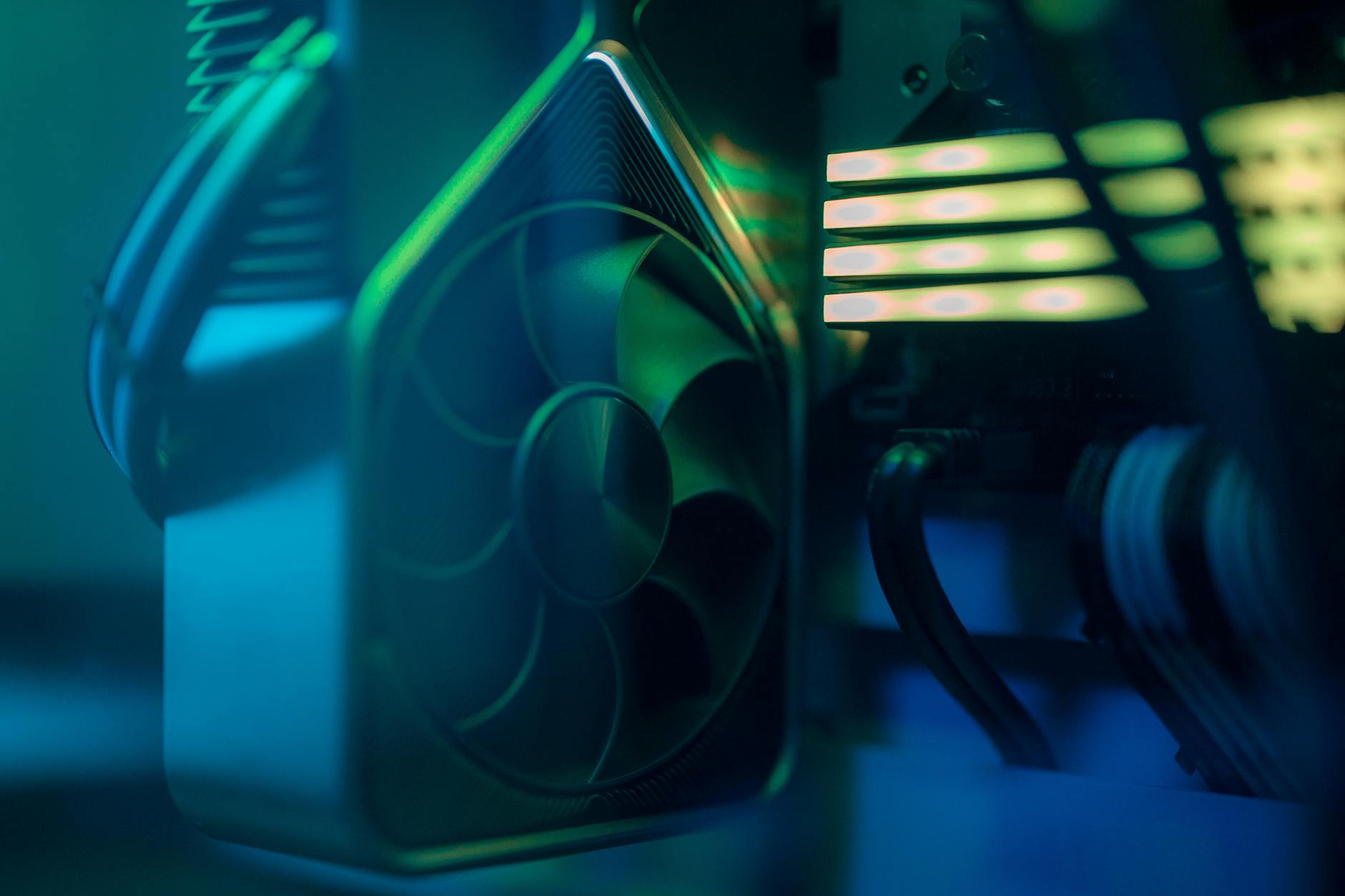 GPUs NVIDIA Blackwell e AMD MI350 em 2026 — Foto por Ron Lach via Pexels