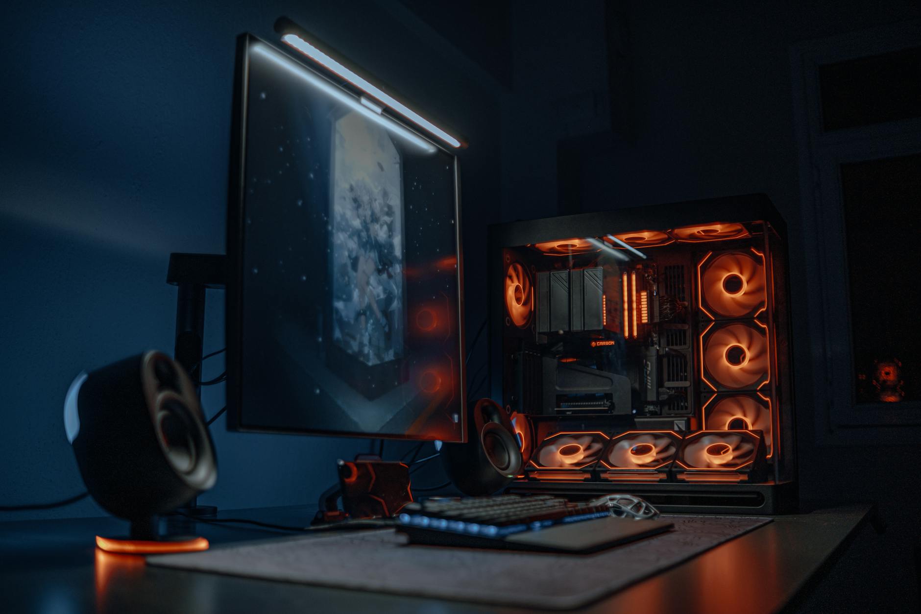GPUs NVIDIA Blackwell B200 em Data Centers — Foto por Atahan Demir via Pexels
