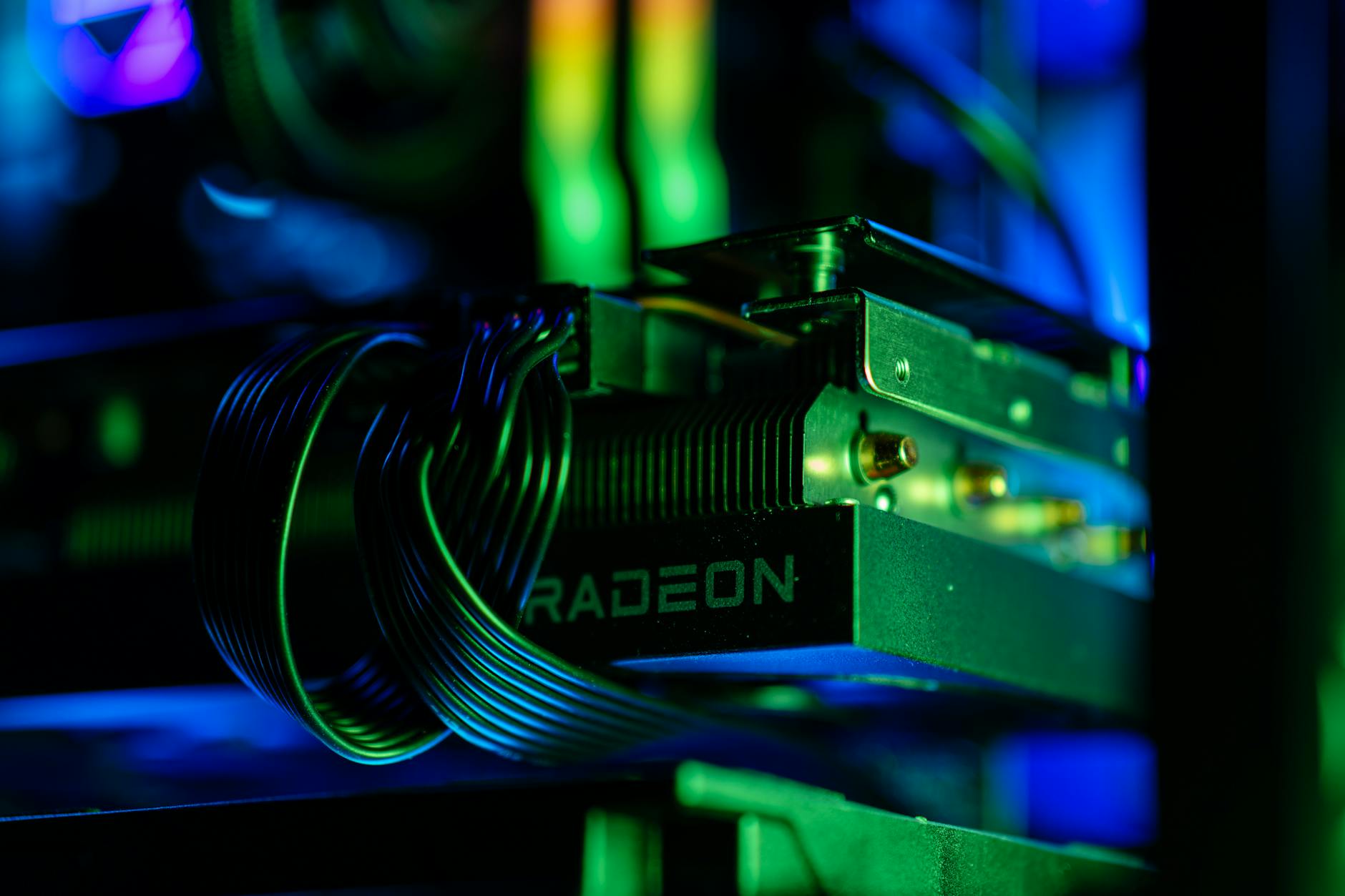 Hardware de IA: NVIDIA Blackwell vs MI350 — Foto por Gibson Chan via Pexels