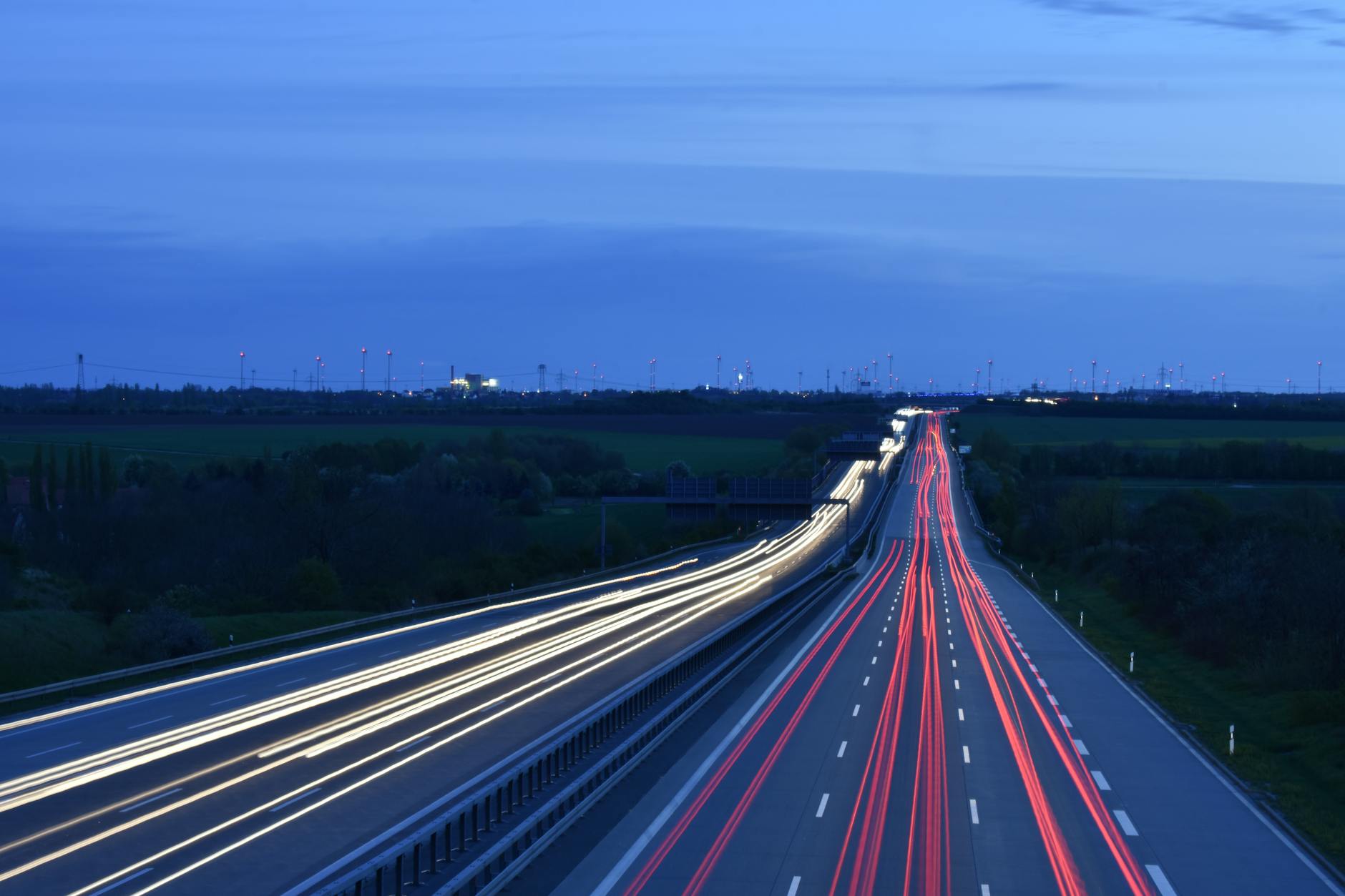 IA Multimodal 2026: Benchmark para TI — Foto por Marcus Wöckel via Pexels