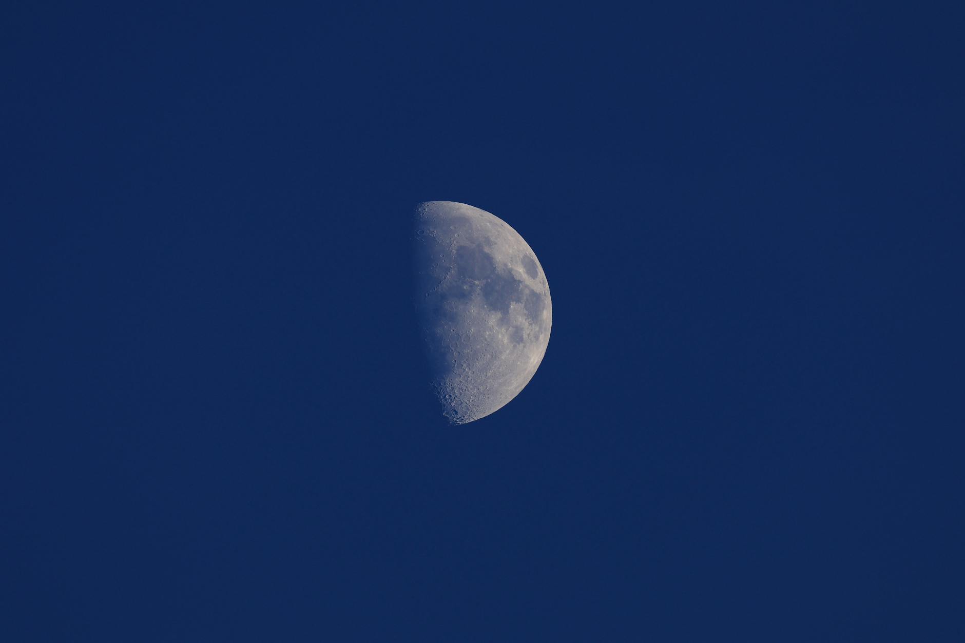 Intel Lunar Lake vs ARM em Servidores 2026 — Foto por Guillaume Boulanger via Pexels