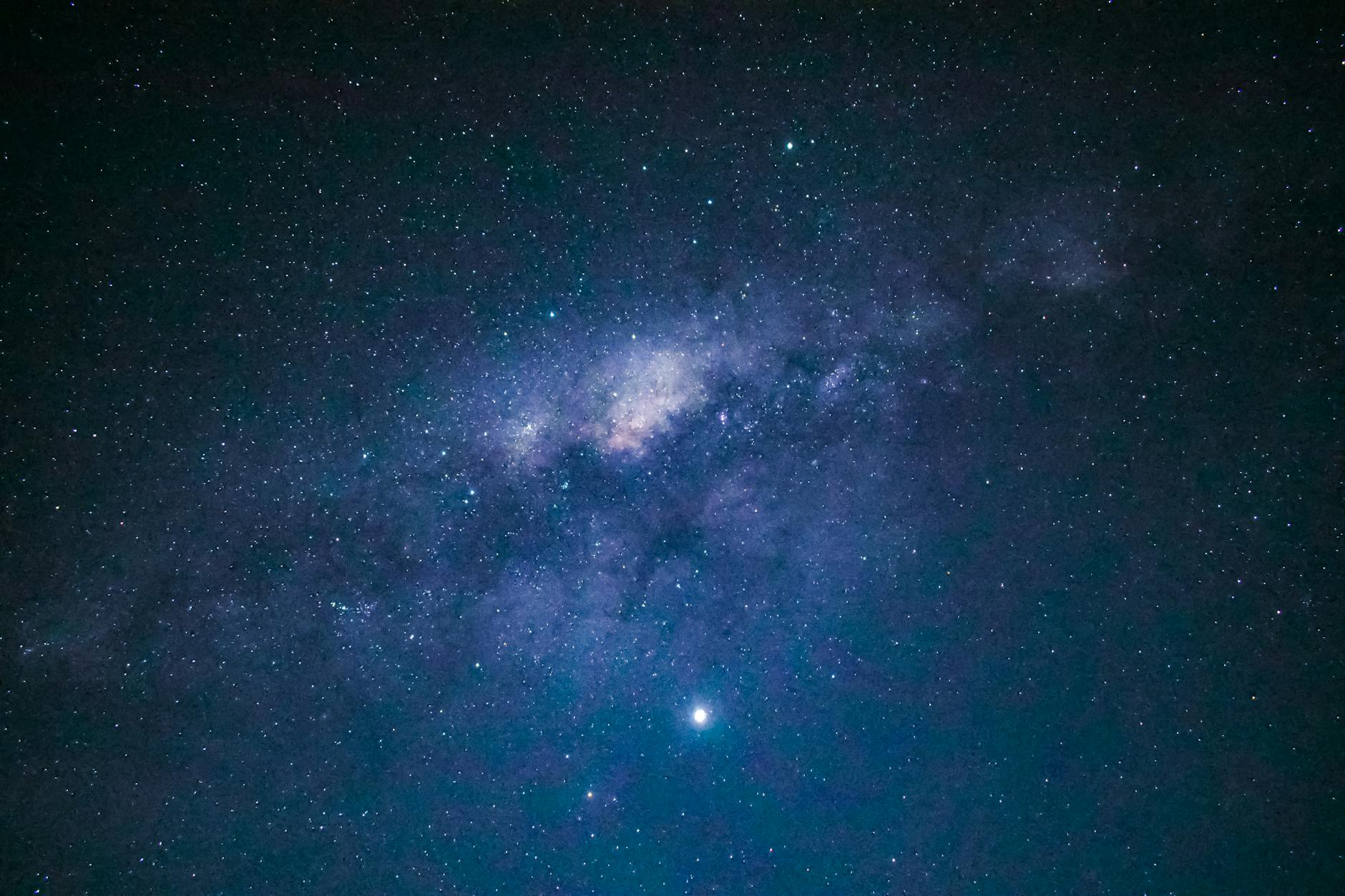 iPhone 16 Pro vs Galaxy S25 Ultra para TI em 2026 — Foto por Nicole Avagliano via Pexels
