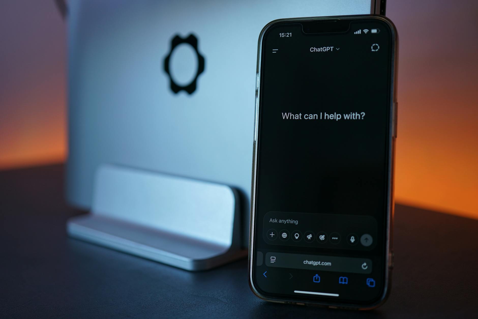 iPhone 17 Pro com A19 Pro Vale a Pena? — Foto por Tim Witzdam via Pexels