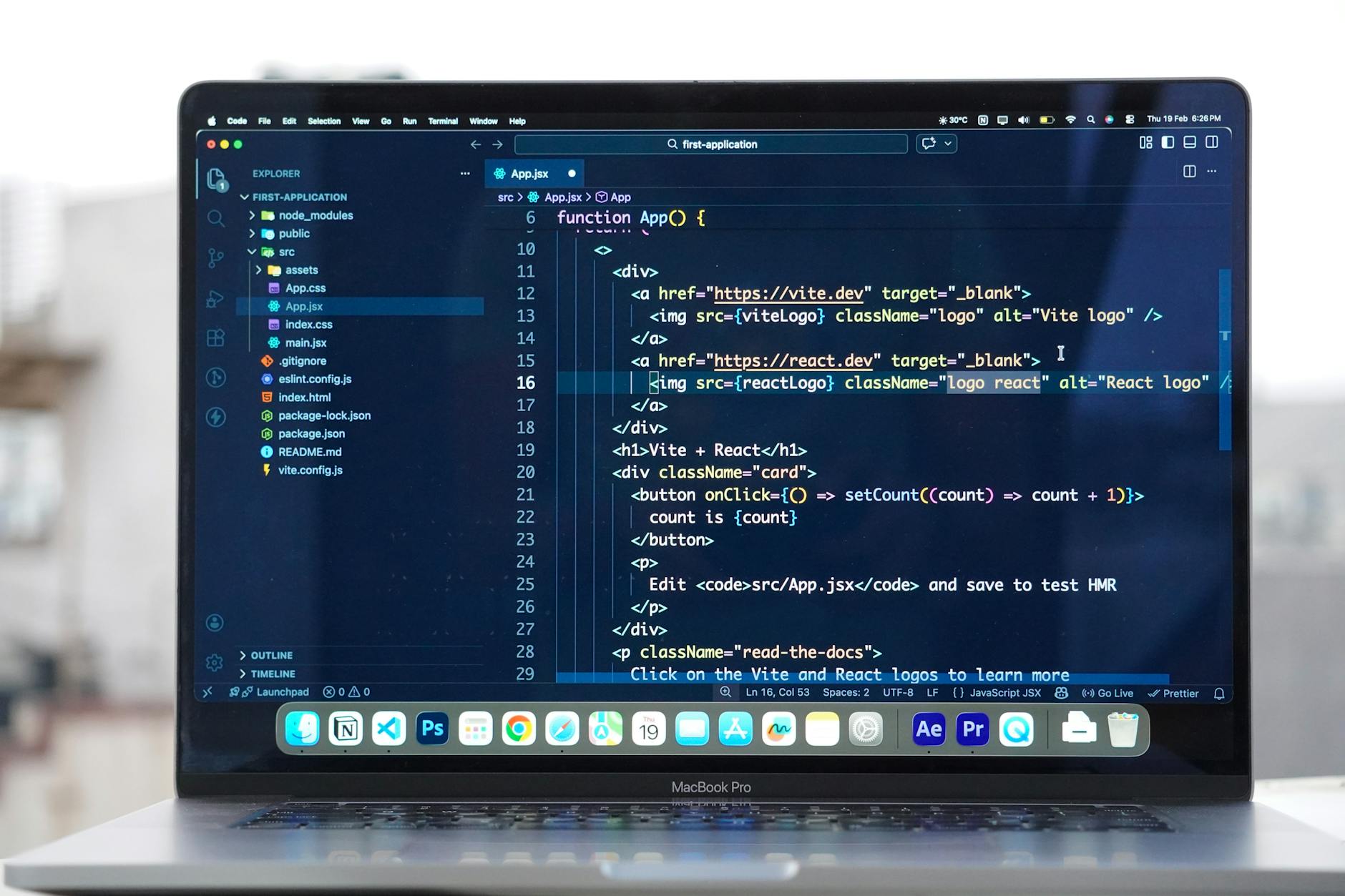 JavaScript em 2026: Node 22, Deno 2 e ES2025 — Foto por Meet Patel via Pexels