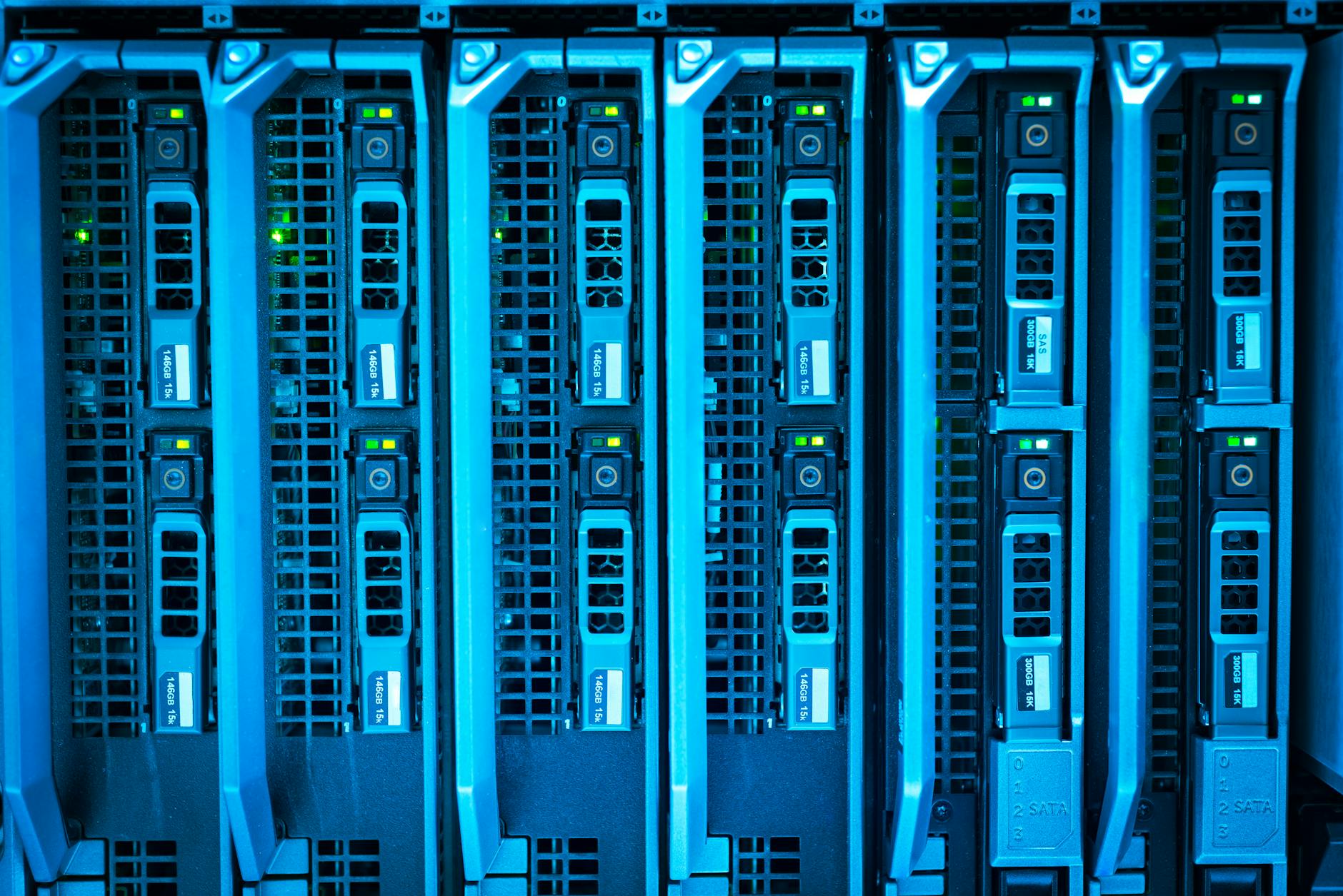 Kubernetes 1.31, FinOps e Sovereign Cloud em 2026 — Foto por panumas nikhomkhai via Pexels