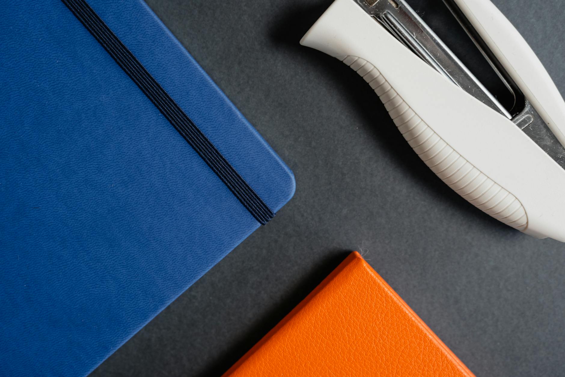Notebooks 2026: IA, ARM e Core Ultra — Foto por MART  PRODUCTION via Pexels