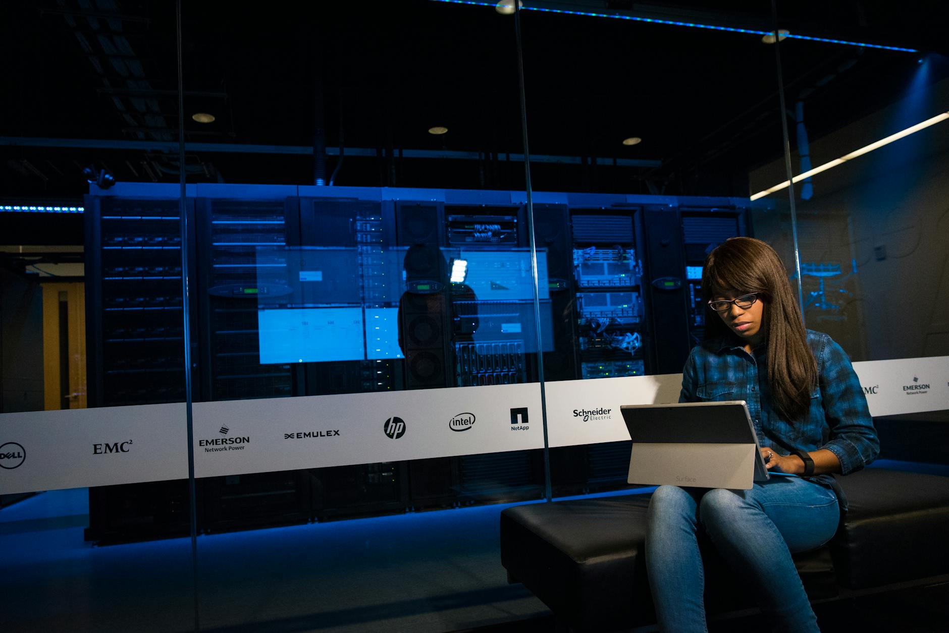Processadores 2026: Intel 18A, Zen 5 e ARMv9 — Foto por Christina Morillo via Pexels