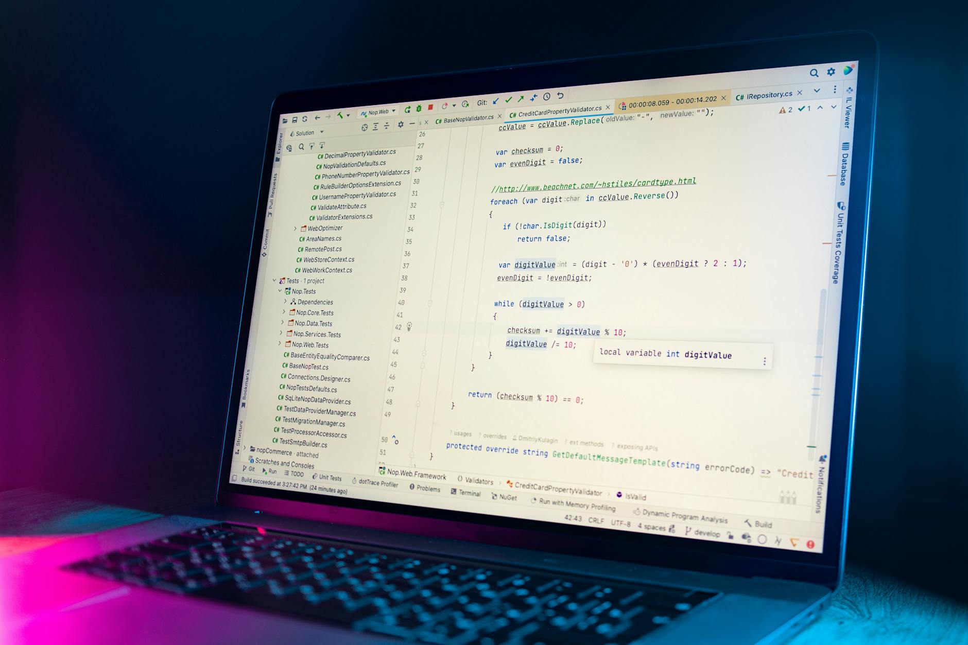 Python 3.13 em Produção e Alta Performance — Foto por Daniil Komov via Pexels