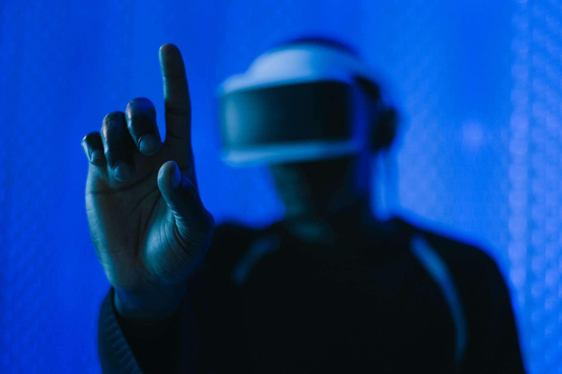 Realidade Virtual e AR em 2026: Stack de TI — Foto por SHVETS production via Pexels