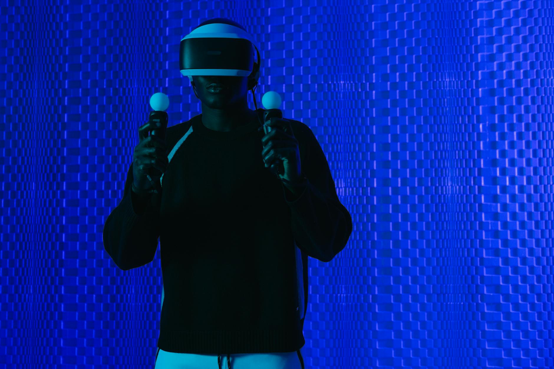 Realidade Virtual e AR na TI em 2026 — Foto por SHVETS production via Pexels