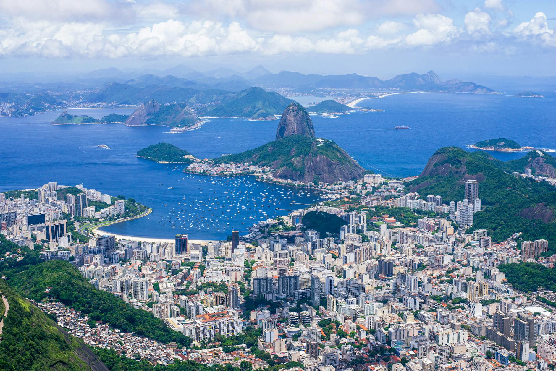 Regiões AWS no Brasil em 2026: Guia Multi-Region — Foto por Danilo Marcelino via Pexels