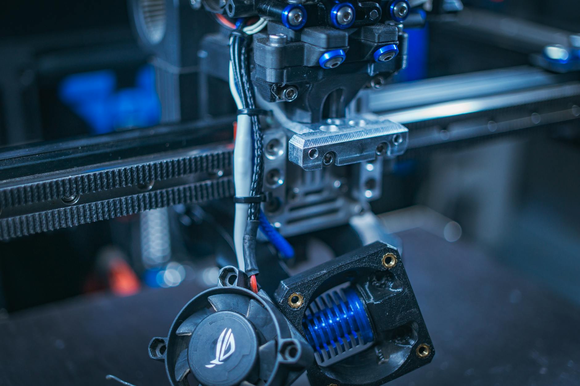 Robótica com ROS 2 e Edge AI em 2026 — Foto por FOX ^.ᆽ.^= ∫ via Pexels