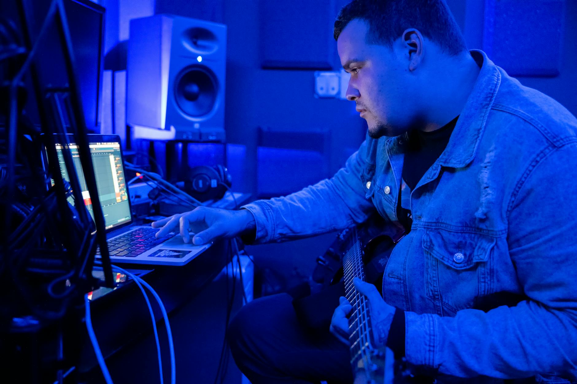 ROS 2 Humble e Jazzy em Produção 2026 — Foto por Brett Sayles via Pexels