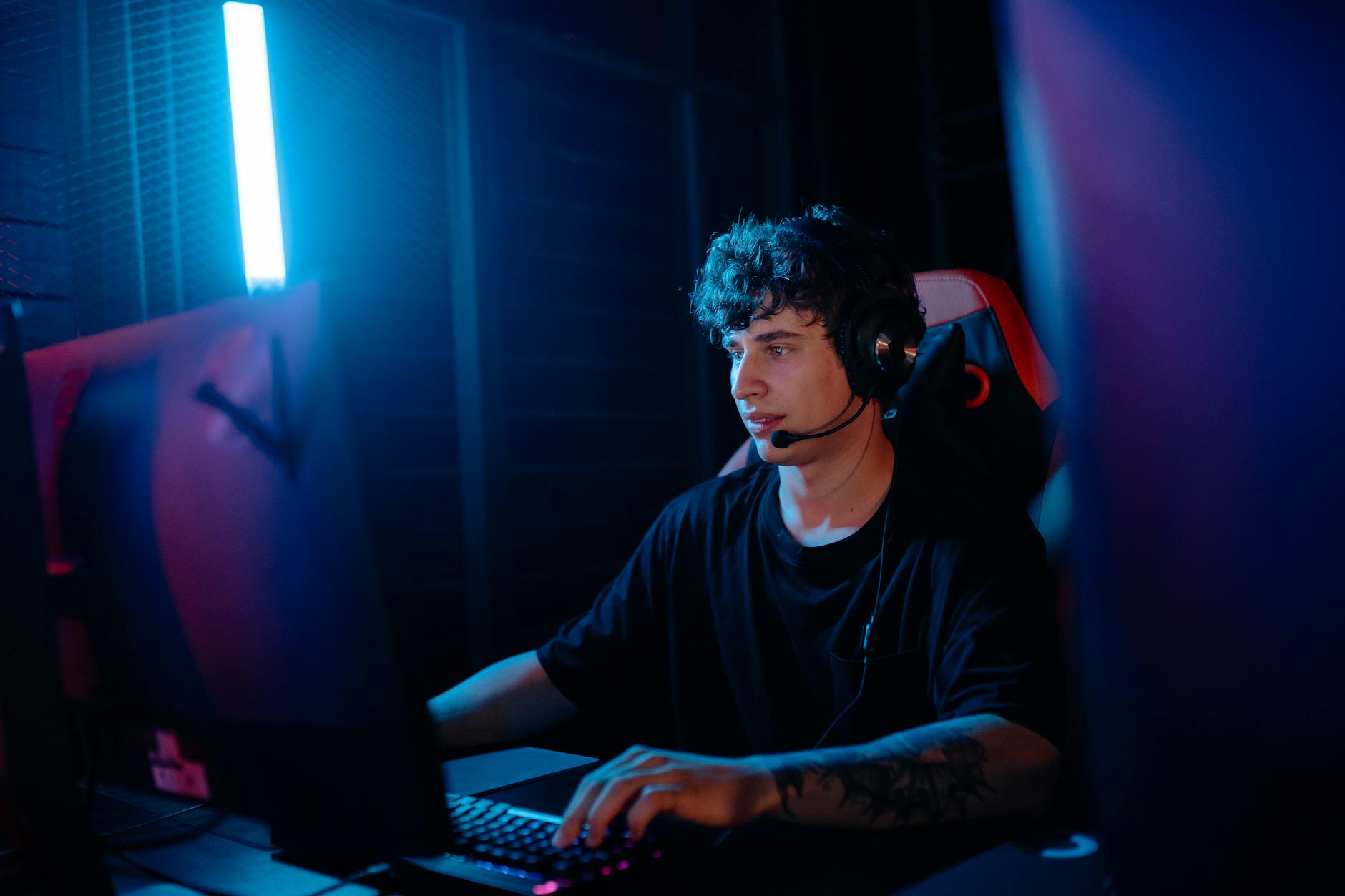 Ryzen 9000 vs Core Ultra 200 em 2026 — Foto por Yan Krukau via Pexels