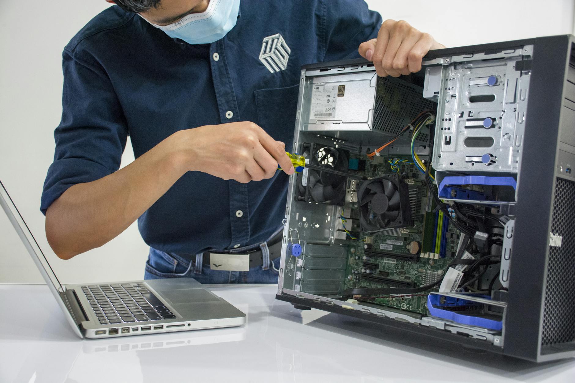 Servidores com CPUs ARM em 2026: ruptura no data center — Foto por Elias Gamez via Pexels