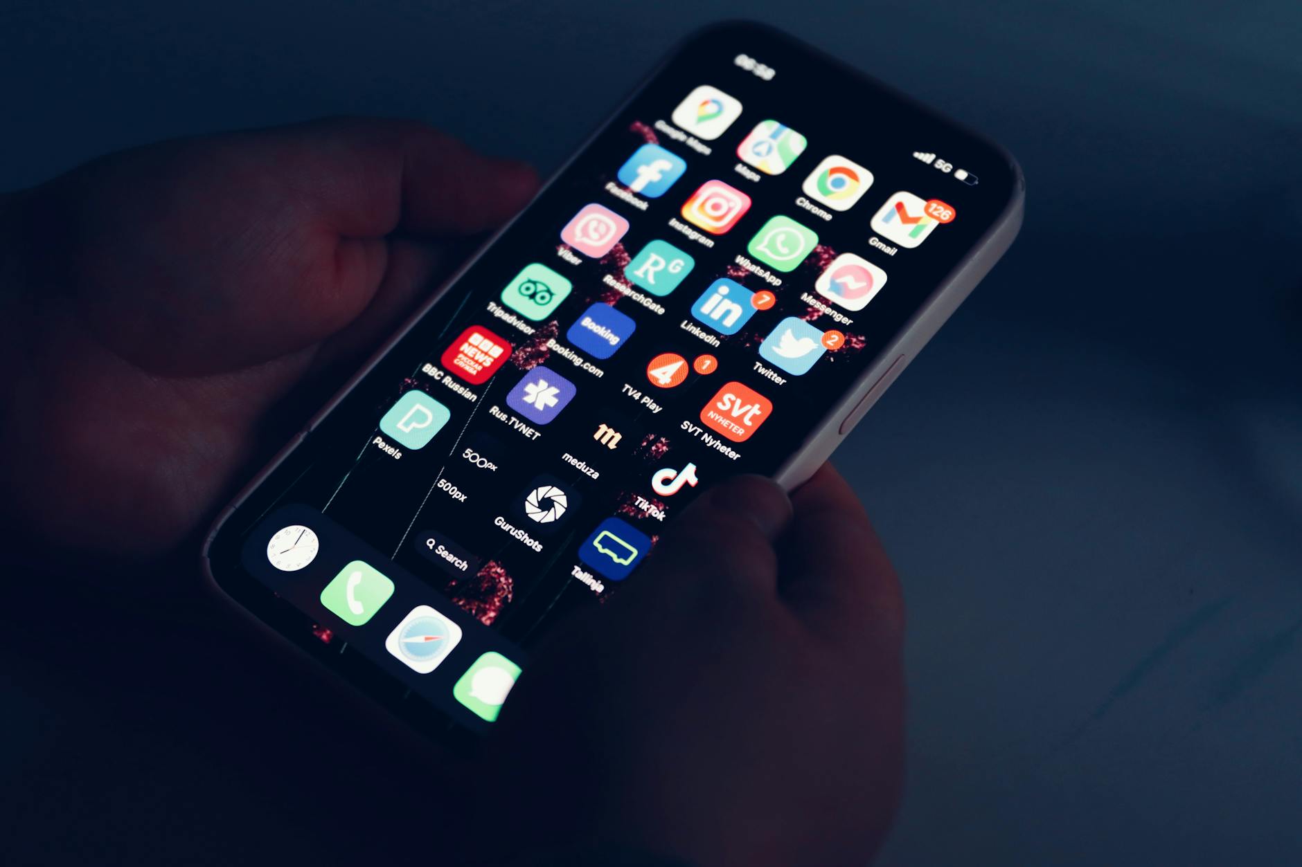 Smartphones em 2026: IA, Android 15 e iOS 18 — Foto por Efrem  Efre via Pexels