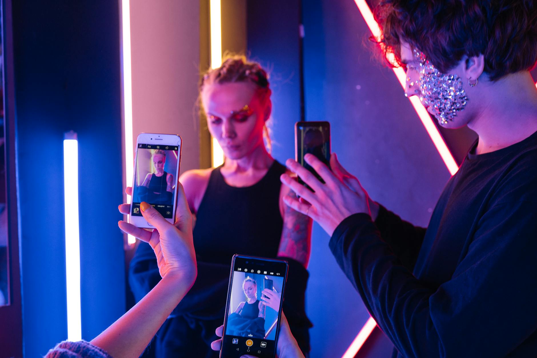 Smartphones com IA embarcada em 2026 — Foto por Yan Krukau via Pexels