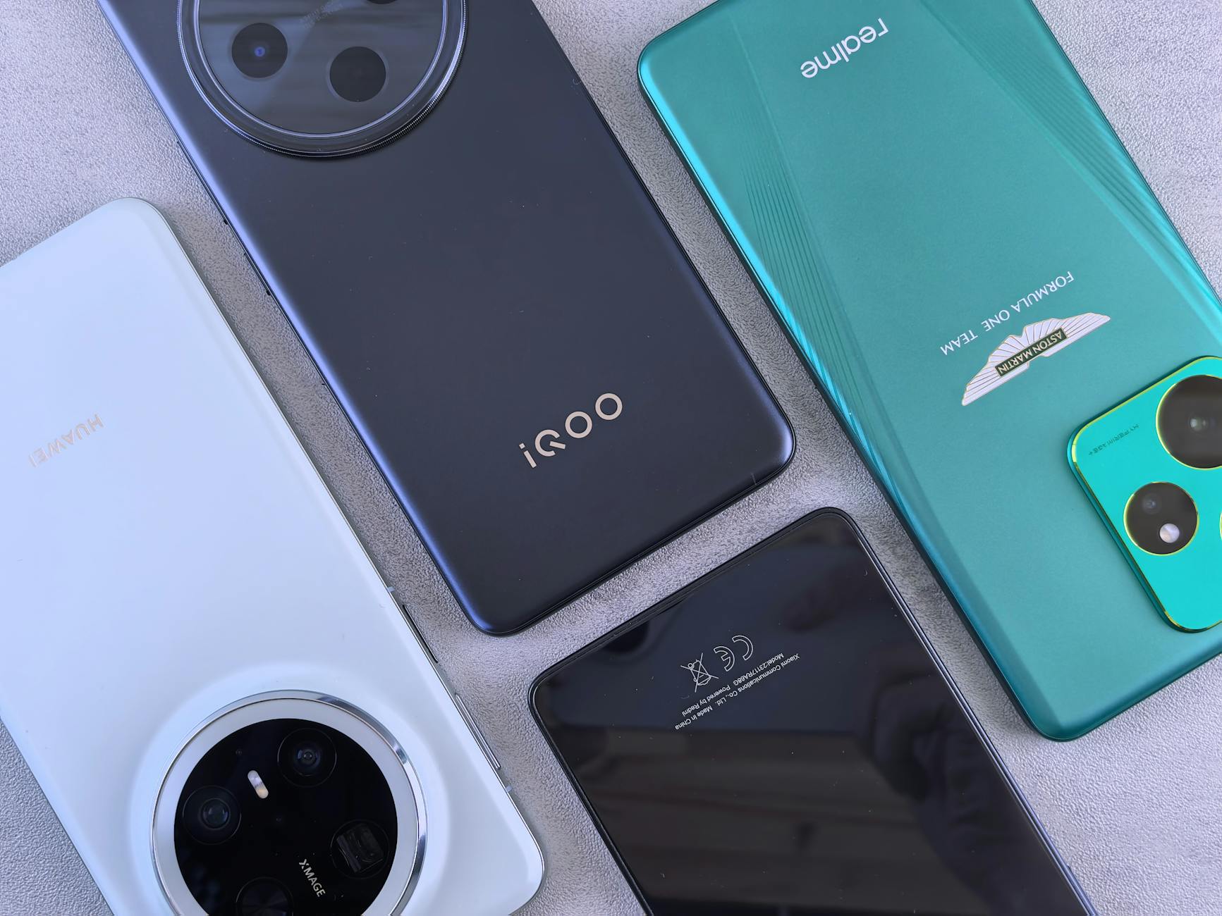 Smartphones em 2026: IA, Android 15 e iOS 18 — Foto por Andrey Matveev via Pexels