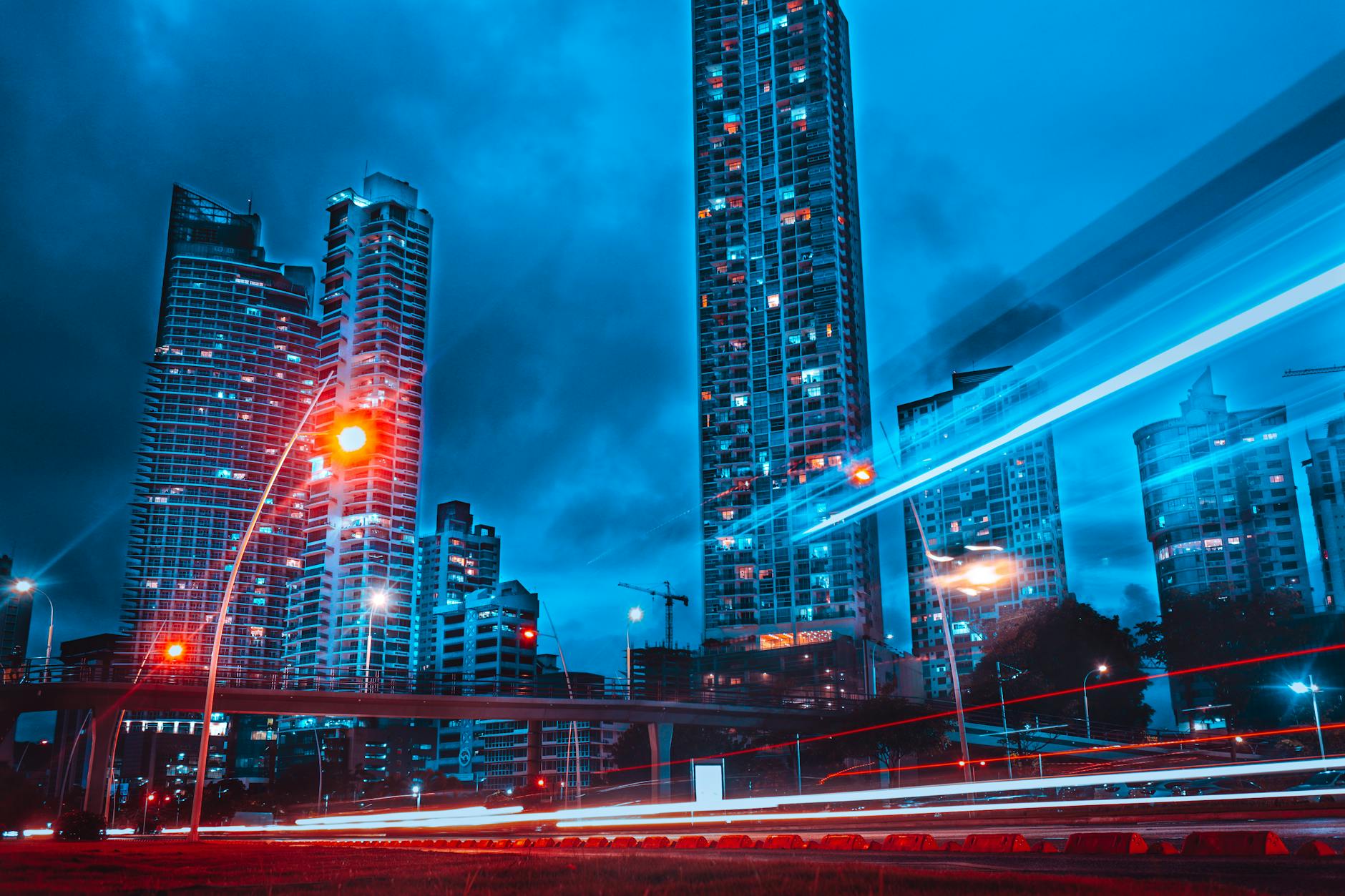 Startups de IA Infra em 2026: GPUs e Edge — Foto por Luis Quintero via Pexels