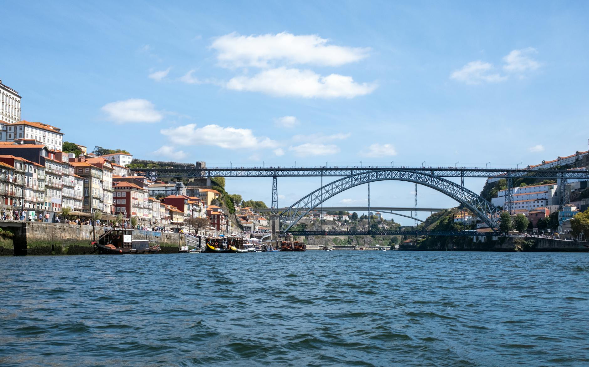 Tecnologia em Porto Alegre (RS) em 2026: O Guia Completo Par — Foto por Tina P. via Pexels