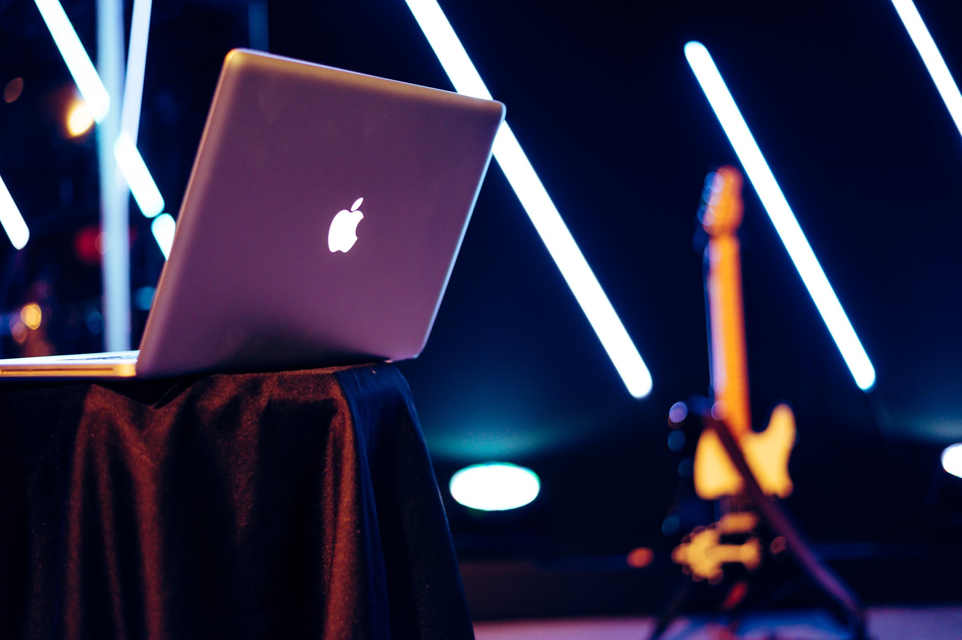 ThinkPad P1 Gen 7 vs MacBook Pro M4 Max — Foto por Brett Sayles via Pexels