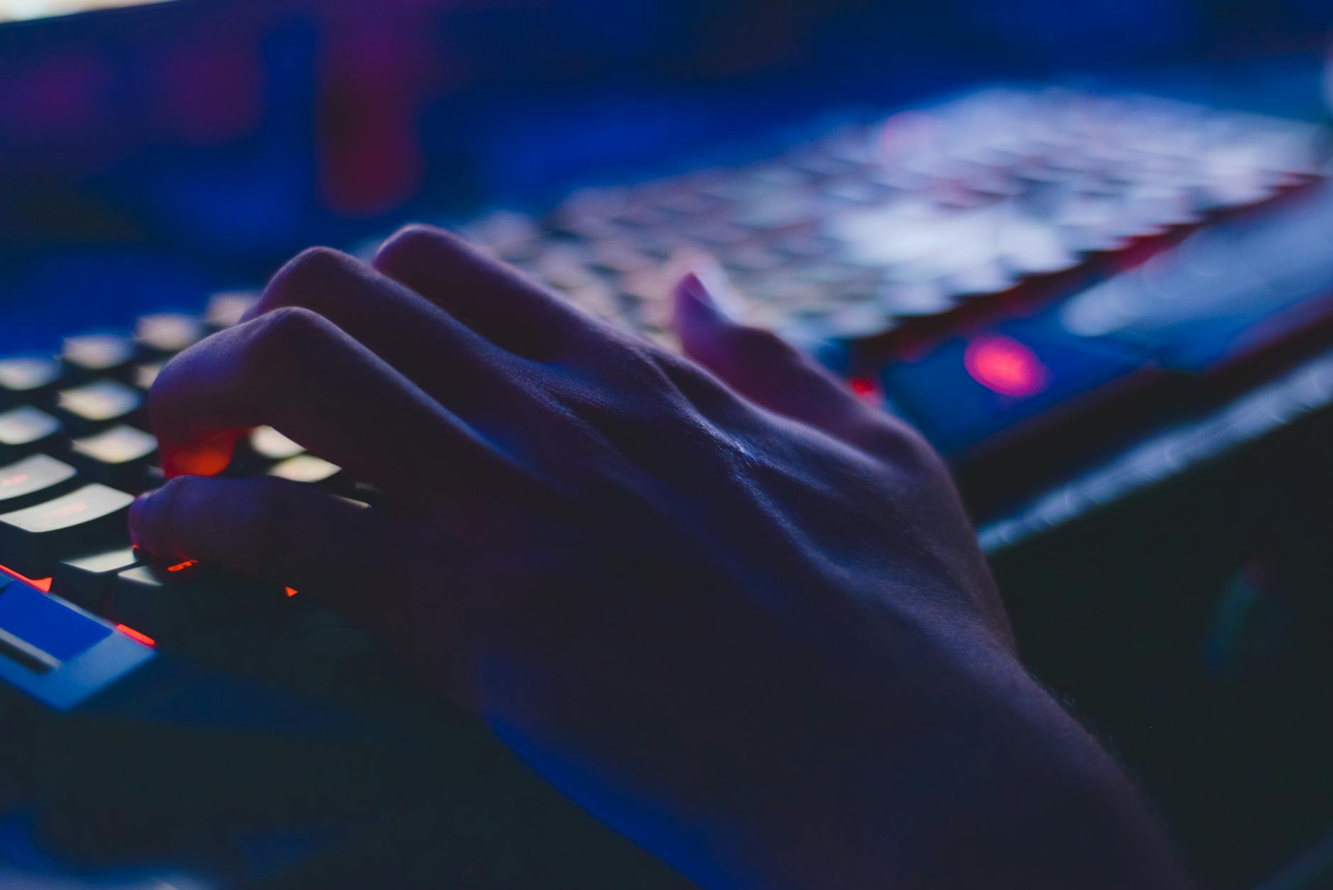 Workstations 2026: Snapdragon vs Core vs Ryzen — Foto por Soumil Kumar via Pexels